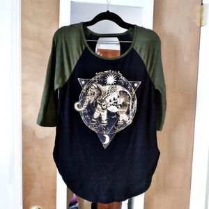 3/4 Sleeve Elephant Graphic Top with Keyhole Back